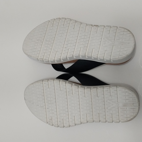 Vionic Uptown Marin Sandal - Picture 12 of 12